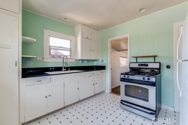 Detail Gallery Image 12 of 49 For 662 Osos St, San Luis Obispo,  CA 93401 - 4 Beds | 4 Baths