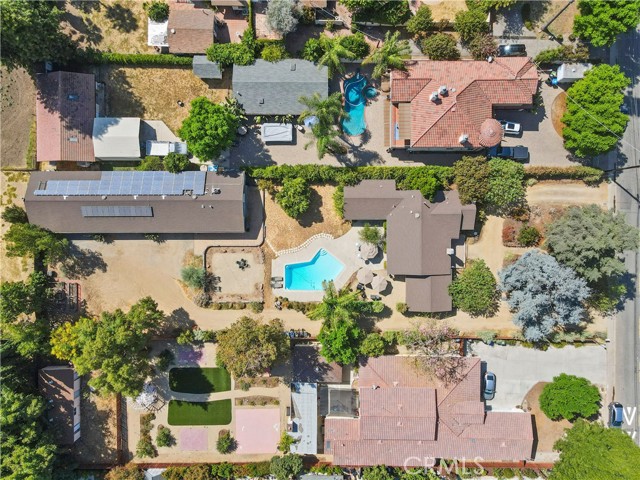 23018 Oxnard St, Woodland Hills, CA 91367