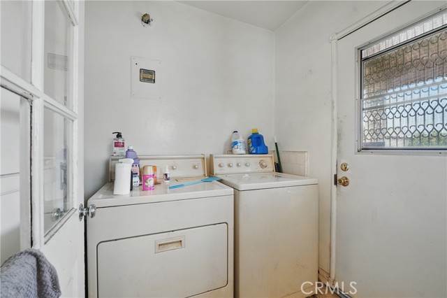 Detail Gallery Image 13 of 30 For 2031 W 94th St, Los Angeles,  CA 90047 - 2 Beds | 1 Baths