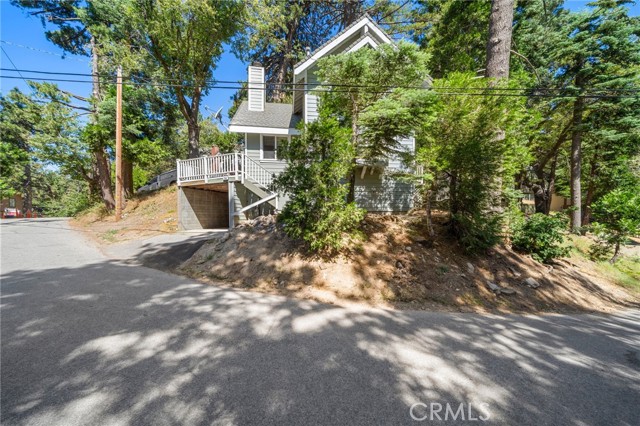 Detail Gallery Image 2 of 28 For 746 W Victoria Ct, Lake Arrowhead,  CA 92352 - 2 Beds | 2 Baths