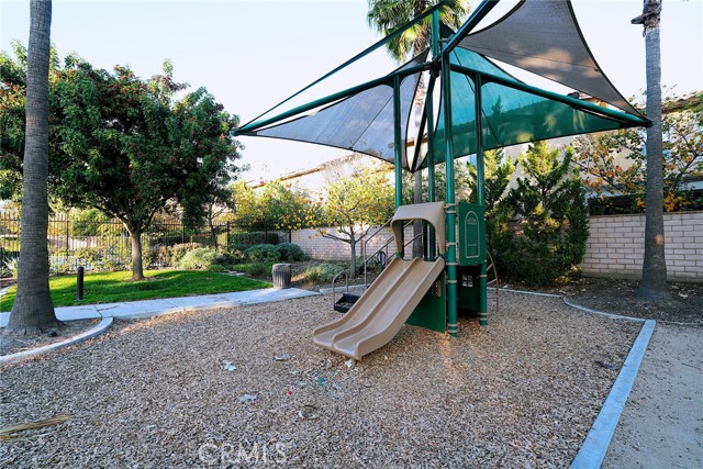 Detail Gallery Image 12 of 13 For 2908 E via Fiano, Ontario,  CA 91764 - 3 Beds | 2/1 Baths
