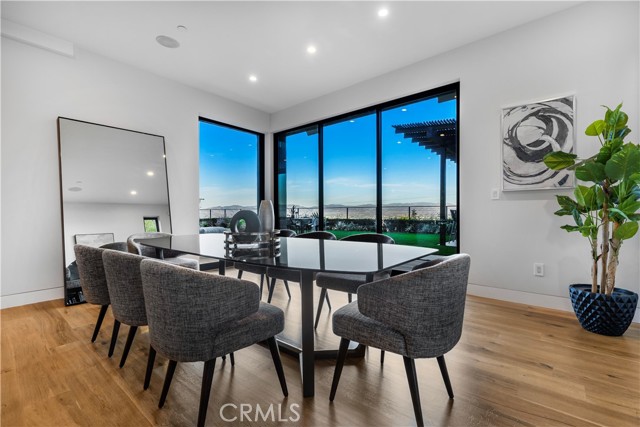 Detail Gallery Image 12 of 47 For 18296 Karen Dr, Tarzana,  CA 91356 - 5 Beds | 6 Baths