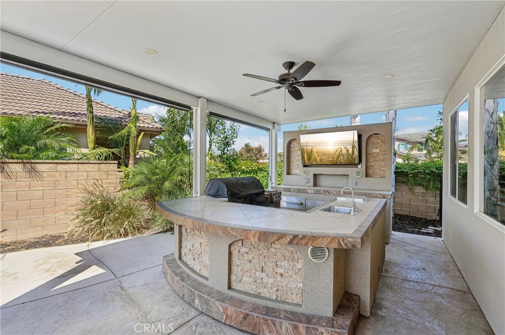 https://media.crmls.org/medias/39f478e0-65b3-47a8-9f20-cb80be97d356.jpg?preset=X-Large