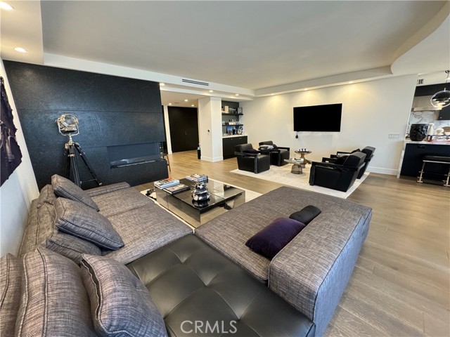 Detail Gallery Image 13 of 31 For 211 S Spalding Dr #N502,  Beverly Hills,  CA 90212 - 2 Beds | 2/1 Baths