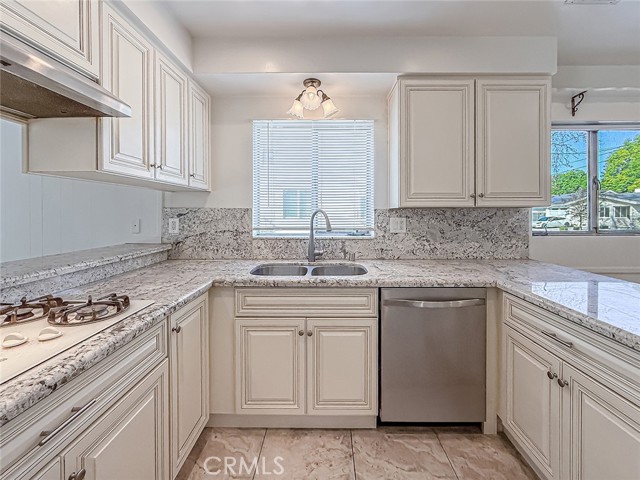 Detail Gallery Image 23 of 55 For 15550 Otsego St, Encino,  CA 91436 - 3 Beds | 2 Baths