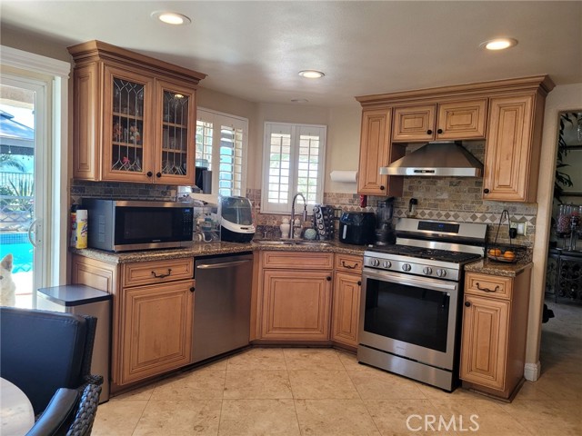 Image 9 of 30 For 560 Calhoun Street