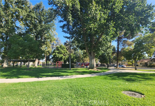 Community park walking distance