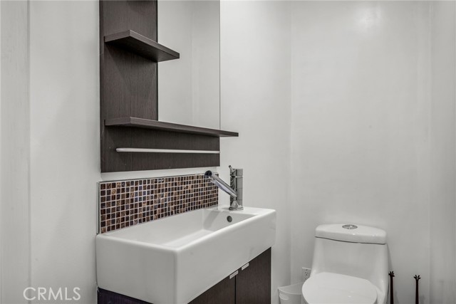 Detail Gallery Image 29 of 34 For 5948 Hesperia Ave, Encino,  CA 91316 - 3 Beds | 2/1 Baths