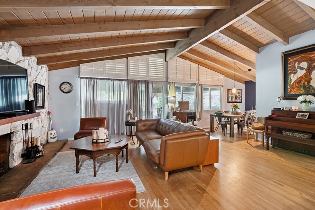 Detail Gallery Image 3 of 19 For 17531 Romar St, Northridge,  CA 91325 - 4 Beds | 2 Baths