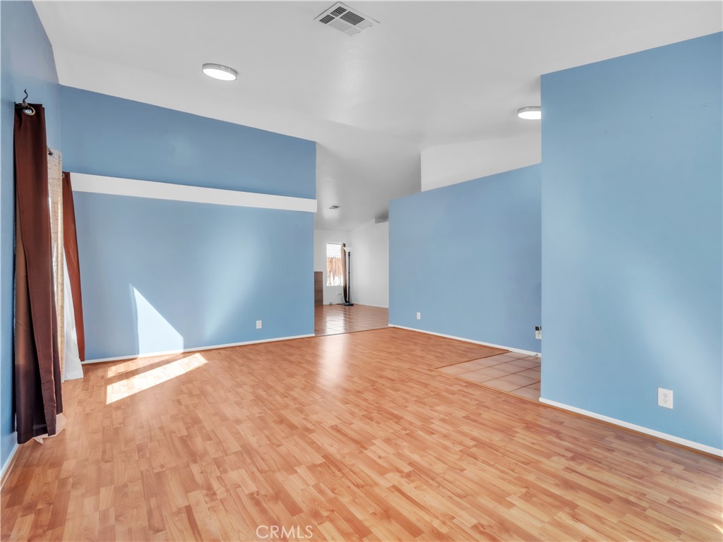 https://media.crmls.org/medias/39f82ec0-bf32-457d-86a0-201b20f7e495.jpg?preset=X-Large