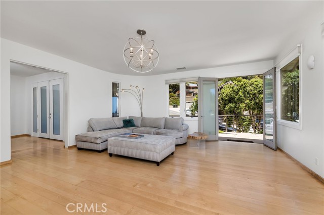 426 Nyes Place, Laguna Beach CA: https://media.crmls.org/medias/39f83279-4660-4e1d-a94c-d80e63b1a723.jpg