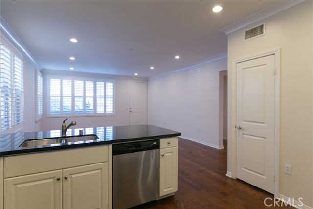 Detail Gallery Image 10 of 24 For 124 Coralwood, Irvine,  CA 92618 - 2 Beds | 1/1 Baths