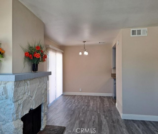 Detail Gallery Image 7 of 11 For 547 Spring Rd #36,  Moorpark,  CA 93021 - 3 Beds | 2 Baths