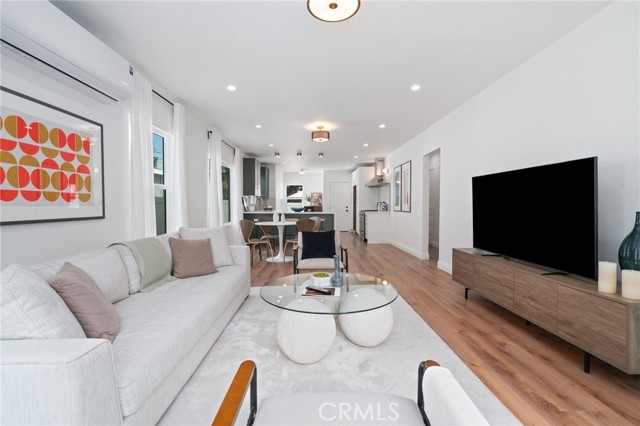 241 E 57th Street, Long Beach CA: https://media.crmls.org/medias/39f90351-c282-41fa-82f5-75ccb4e44580.jpg