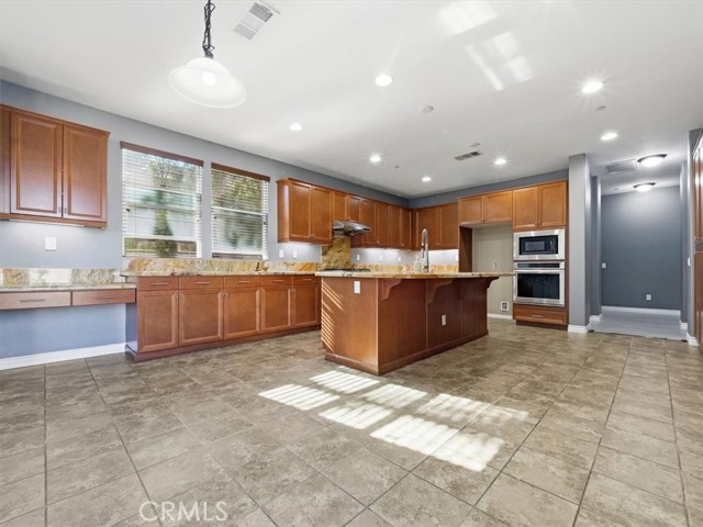 Detail Gallery Image 12 of 60 For 2947 Gilbert Ave, Corona,  CA 92881 - 6 Beds | 4/1 Baths