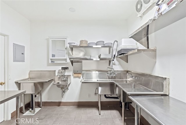  Commercial for Sale in Sun Valley, California