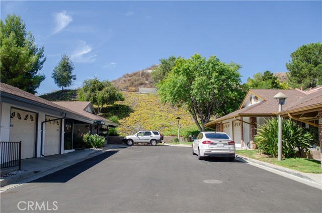 Detail Gallery Image 8 of 44 For 26701 Oak Branch Cir, Newhall,  CA 91321 - 2 Beds | 2 Baths