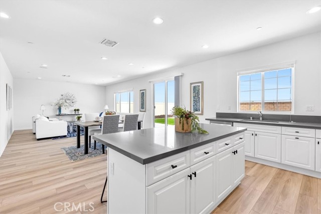 Detail Gallery Image 8 of 40 For 28300 Abbey, Menifee,  CA 92585 - 4 Beds | 2/1 Baths