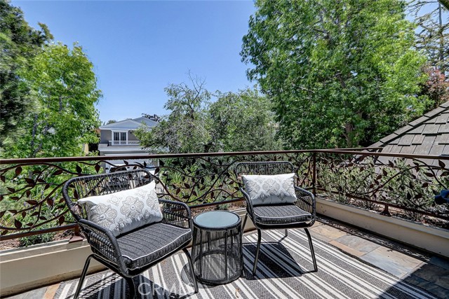 2917 N Poinsettia Avenue, Manhattan Beach CA: https://media.crmls.org/medias/39fc99c3-3692-40ef-9eb1-eedb617b7f9c.jpg