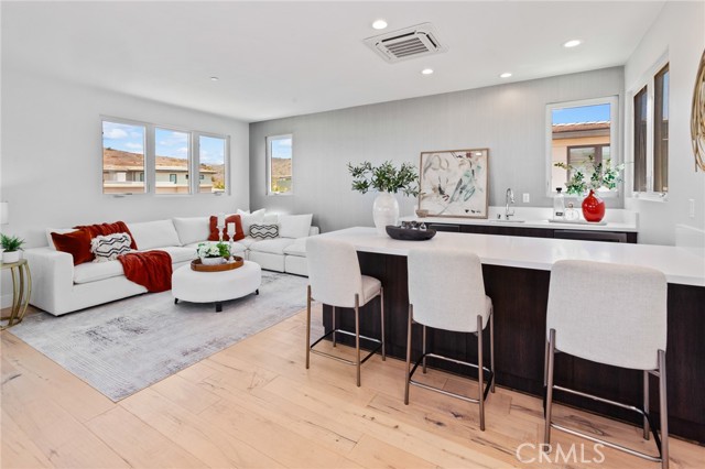 61 Hartman, Irvine CA: https://media.crmls.org/medias/39fd3f18-3a61-483b-98a5-890beeb3286e.jpg