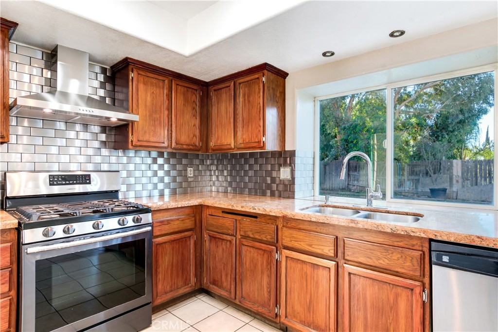 MLS #OC25274996 image #10