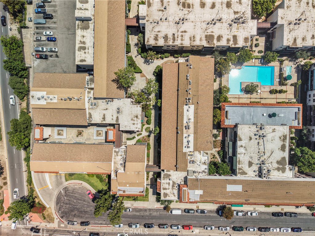 https://media.crmls.org/medias/39fe945b-a31b-4d67-bf6d-3cc49adf2d1c.jpg?preset=X-Large