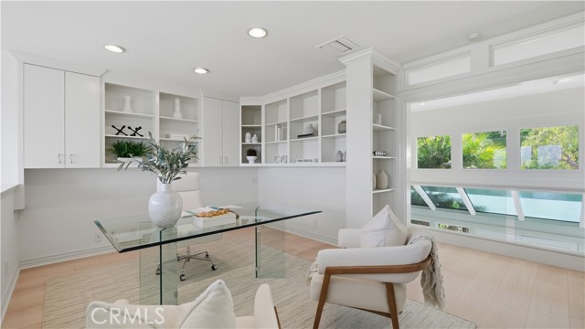 Detail Gallery Image 38 of 47 For 31 Saint Tropez, Newport Beach,  CA 92660 - 4 Beds | 3 Baths