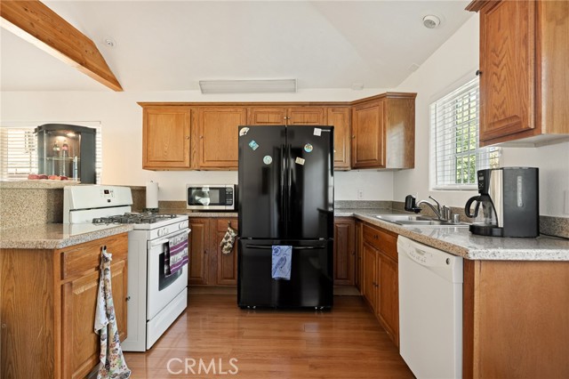 32784 Richmond Drive, Running Springs CA: https://media.crmls.org/medias/39fea437-dd8e-490b-bcad-acb8a57bacc3.jpg