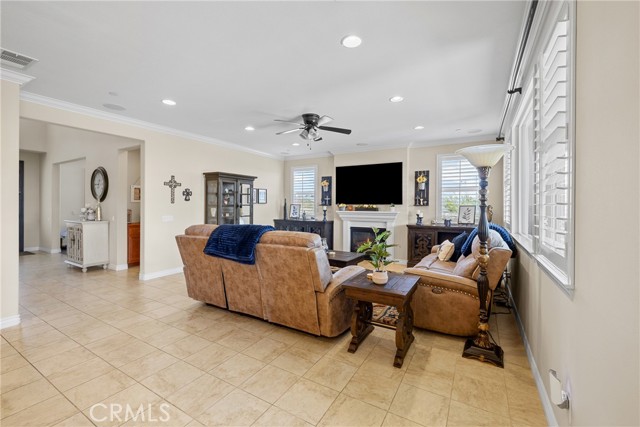 Detail Gallery Image 13 of 55 For 4882 Hawk Ridge Ave, Fontana,  CA 92336 - 4 Beds | 3/1 Baths
