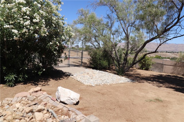 8255 E Avenue, Hesperia CA: https://media.crmls.org/medias/39feea1c-c9a9-4538-93da-49a1bf35d86f.jpg