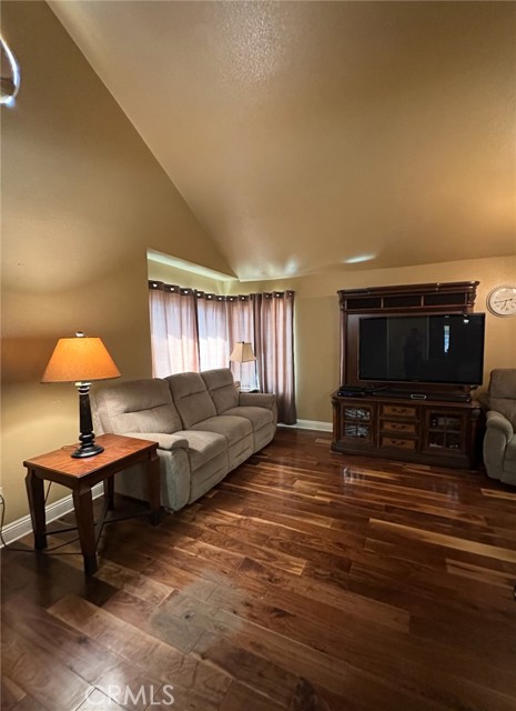 Detail Gallery Image 9 of 13 For 1510 Karon St, Redlands,  CA 92374 - 4 Beds | 3 Baths