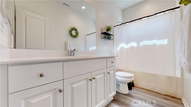 Hallway/guest bathroom