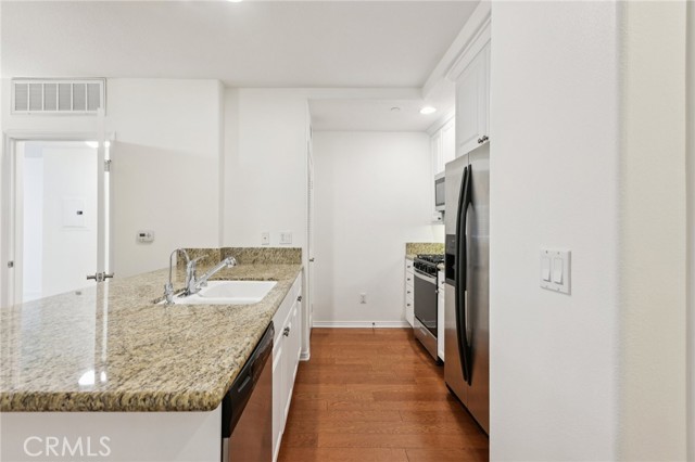Detail Gallery Image 9 of 33 For 2750 Artesia Bld #206,  Redondo Beach,  CA 90278 - 2 Beds | 2 Baths