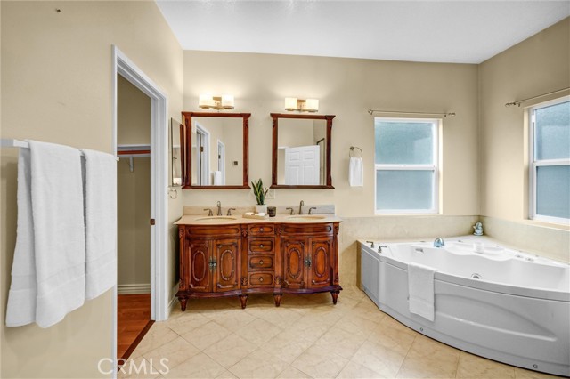Detail Gallery Image 18 of 61 For 15155 Trail View Ct, Sylmar,  CA 91342 - 5 Beds | 4 Baths