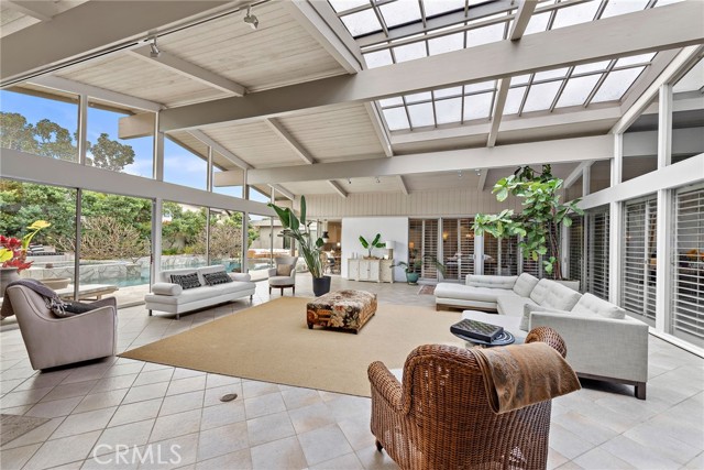 Detail Gallery Image 2 of 33 For 1401 Lincoln Ln, Newport Beach,  CA 92660 - 4 Beds | 5 Baths