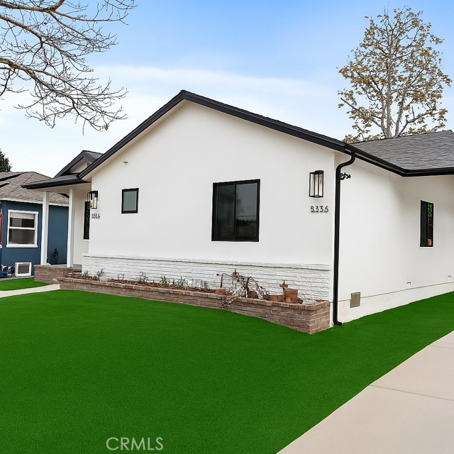 8334 Winsford Avenue, Los Angeles CA: https://media.crmls.org/medias/3a01849b-fe38-419c-8429-3d5047fce9ff.jpg