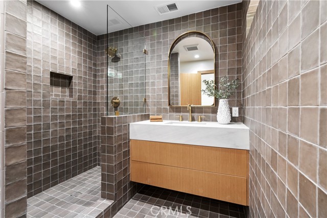 Detail Gallery Image 14 of 14 For 2055 Calvert Ave, Costa Mesa,  CA 92626 - 4 Beds | 4 Baths