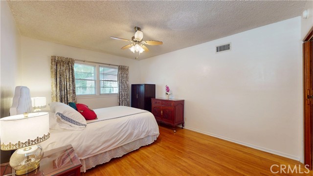 13322 Valleyheart N Drive, Sherman Oaks CA: https://media.crmls.org/medias/3a02541a-e9b7-48fd-b24a-dd43094058da.jpg