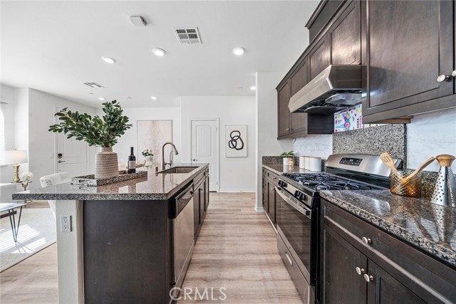16022 Voyager Avenue, Chino CA: https://media.crmls.org/medias/3a02ac04-d09e-404a-817c-348411f5764d.jpg