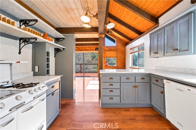 Detail Gallery Image 16 of 47 For 24863 Ponderosa, Idyllwild,  CA 92549 - 3 Beds | 2/1 Baths