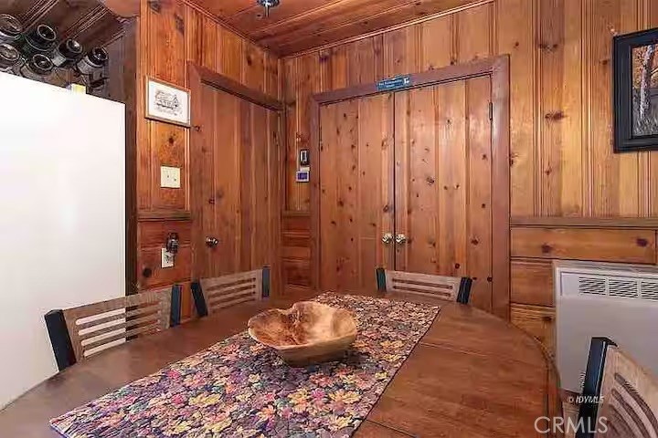https://media.crmls.org/medias/3a032fd8-5791-465f-bcc7-038f9868a665.jpg?preset=X-Large