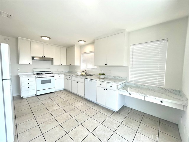 Detail Gallery Image 5 of 13 For 34405 via San Juan #B,  Dana Point,  CA 92624 - 2 Beds | 2 Baths