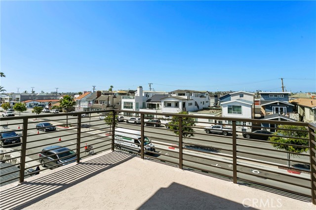 Detail Gallery Image 4 of 25 For 913 E Balboa Blvd #C,  Newport Beach,  CA 92661 - 3 Beds | 3 Baths