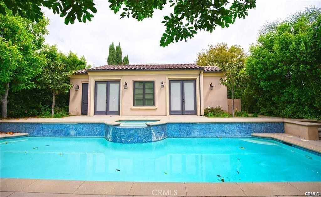 445 Walnut Avenue
