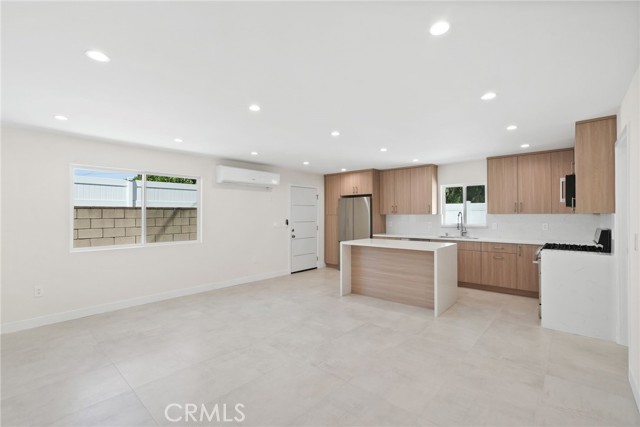 16511 San Fernando Mission Boulevard photo 9