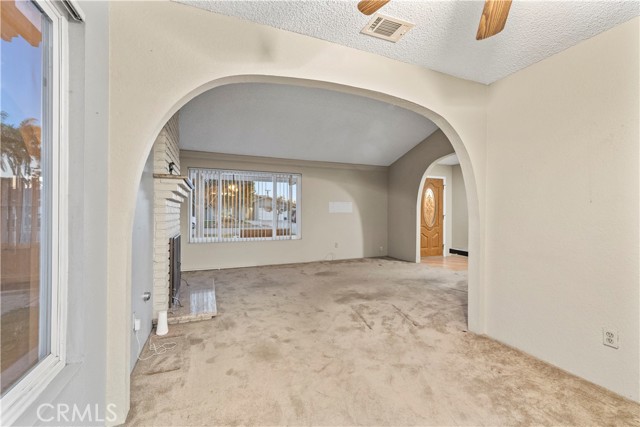 Detail Gallery Image 8 of 43 For 16464 Tullock, Fontana,  CA 92335 - 4 Beds | 2 Baths