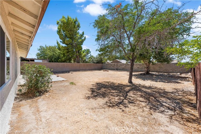 37317 53rd E Street, Palmdale CA: https://media.crmls.org/medias/3a047f3f-da10-4765-bbdd-42716a1a6bf4.jpg