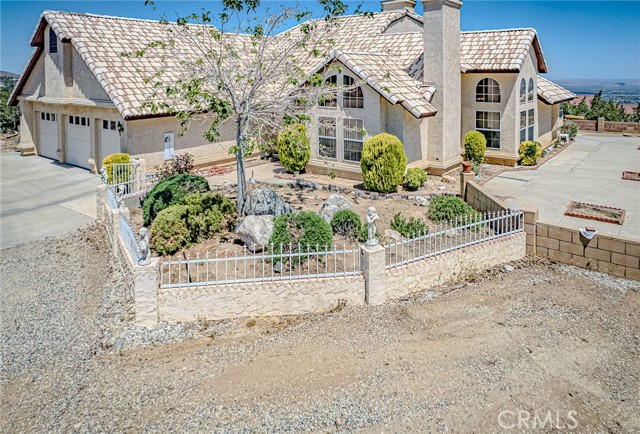 Detail Gallery Image 5 of 66 For 1028 Nielson Rd, Pinon Hills,  CA 92372 - 3 Beds | 2/1 Baths
