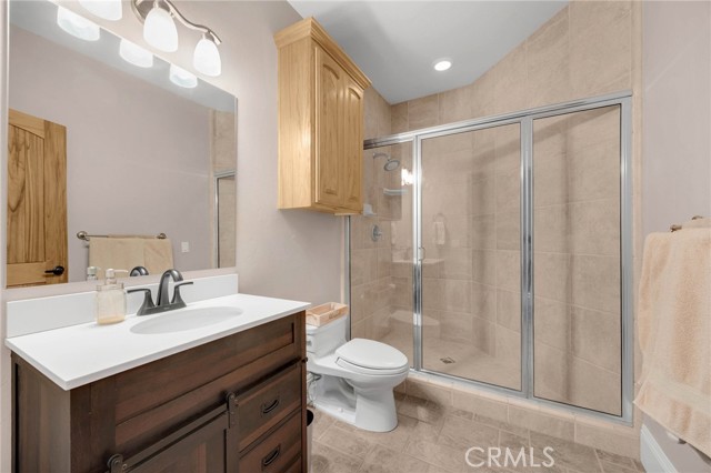 8277 Macron Street, Oak Hills CA: https://media.crmls.org/medias/3a06d4b0-234a-4686-9a70-eae65c545919.jpg