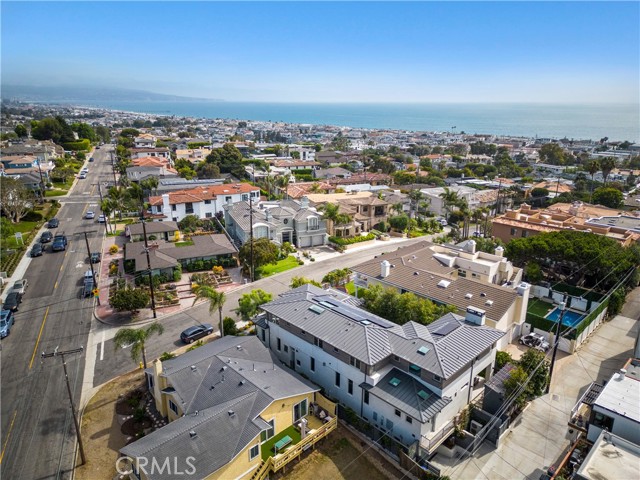 763 11th Street, Manhattan Beach, California 90266, 5 Bedrooms Bedrooms, ,6 BathroomsBathrooms,Residential,Sold,11th,SB22153895